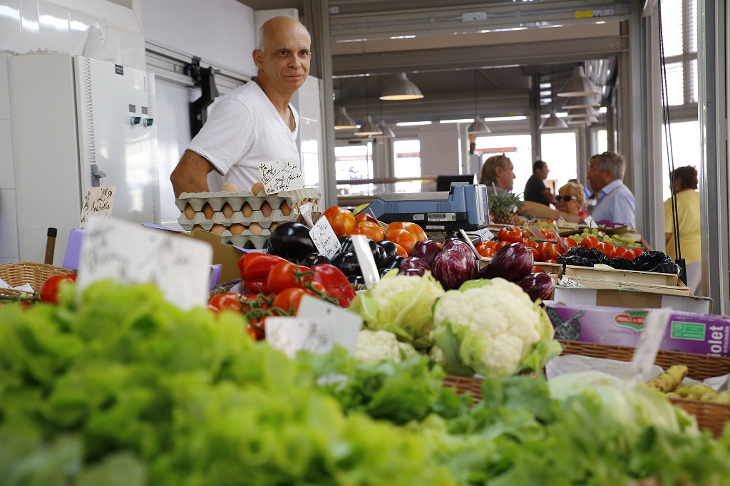 Frontignan_halles_fruits_légumes