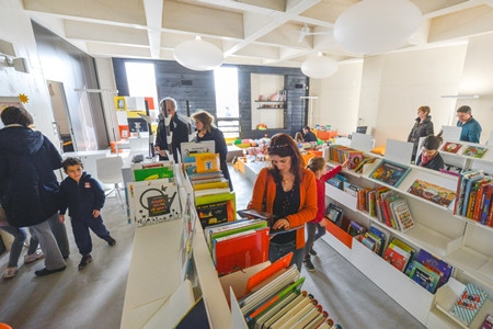 Mediatheque-Montaigne-Frontignan-interieur