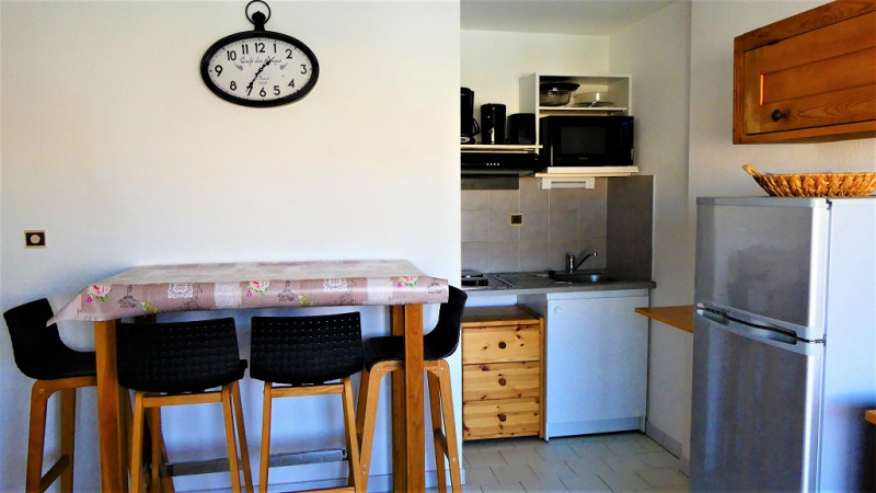 Riviere_flamants_vue_cuisine_coin_repas